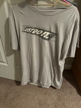 Nike Light Gray 'Just Do It' Graphic Tee - Crew Neck